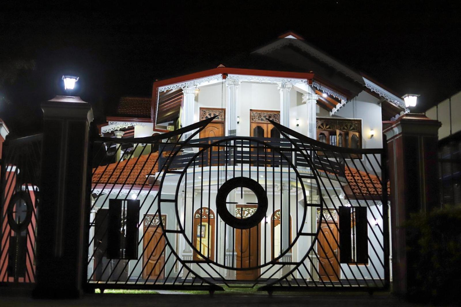 Shara Luxury Holiday Home Marawila Exterior photo